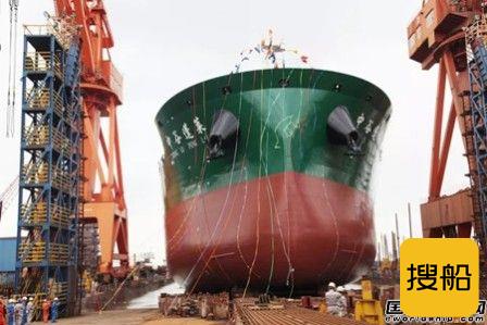 上海船厂建造首制2500TEU集装箱船下水