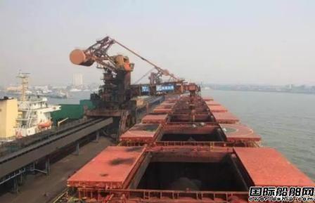 超过100艘运煤船“抛锚”在中国港口