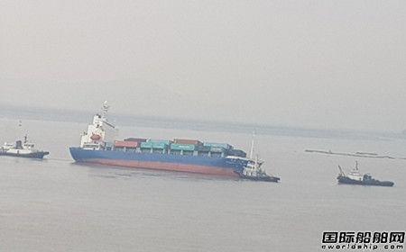 一艘中国货船在韩西部海域险倾覆