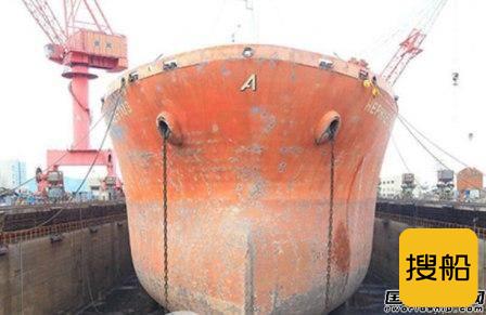 华丰船舶一艘8万吨散货船坞修