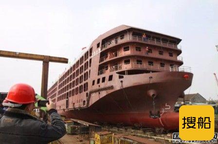 江东船厂一艘1000车汽车运输船下水