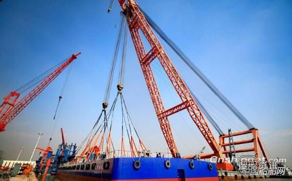 江苏海新船务重工5000吨油驳船“航供油驳9”轮成功下水,江苏海新船务重工