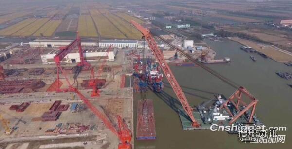 江苏海新船务重工5000吨油驳船“航供油驳9”轮成功下水,江苏海新船务重工