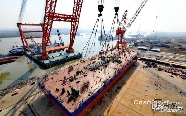 江苏海新船务重工5000吨油驳船“航供油驳9”轮成功下水,江苏海新船务重工