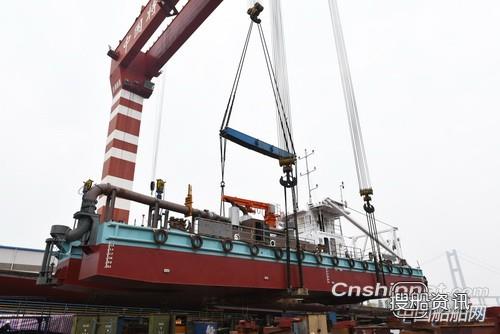 镇江船厂斐济海上采矿项目挖泥船吊装下水,镇江船厂集团有限公司斐济项目