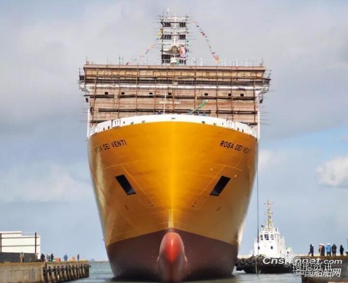 威海船厂2500米车道滚装船顺利下水,滚装船船厂登船梯