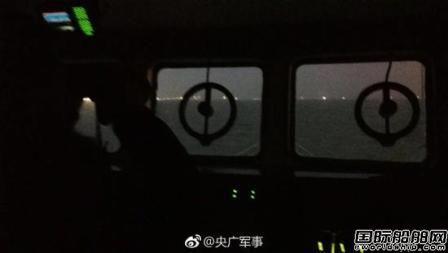 上海吴淞口凌晨发生沉船事故10名船员下落不明