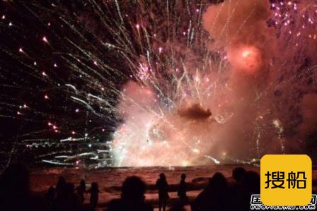 澳大利亚新年派对一艘烟火船爆炸