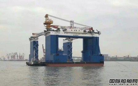振华重工建造10000吨半潜驳完成最大沉浮试验