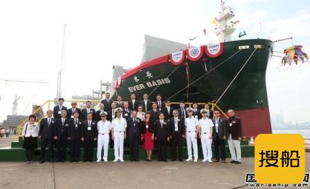 台船为长荣海运建造2800TEU集装箱船命名