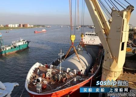 中远海运特运实现重吊船“运输+安装”LPG罐全满贯,