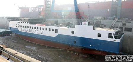 渤船重工109米自航甲板驳和220米抬浮箱同日下水