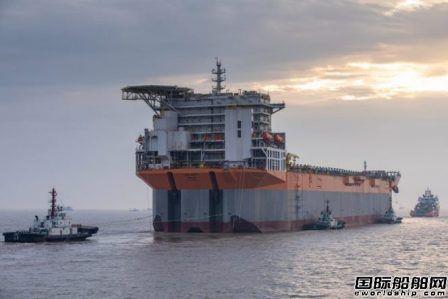 外高桥造船建造首艘通用型FPSO船体抵达新加坡