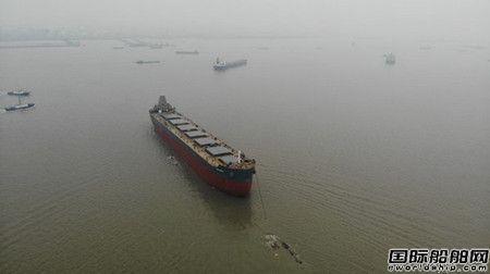 新韩通船舶重工一艘82000吨散货船顺利下水