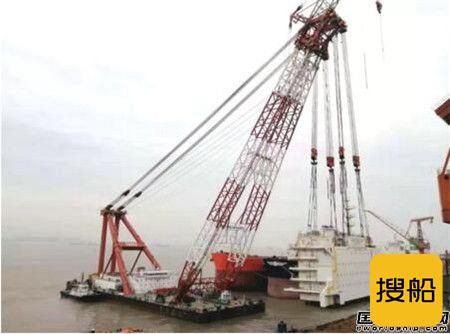 外高桥造船完成国内最大最重生活楼模块吊装搭载