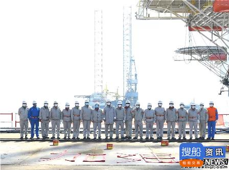 外高桥造船一座钻井平台交付离厂两船试航凯旋,