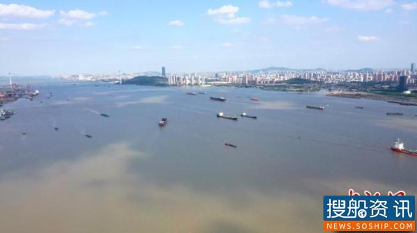 <b>“黄金水道”</b>不停歇 长江江阴段船舶流量恢复正常 <b></p>“黄金水道”</b>不停歇 长江江阴段船舶流量恢复正常