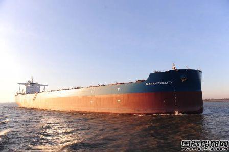 外高桥造船同日交付两艘21万吨散货船