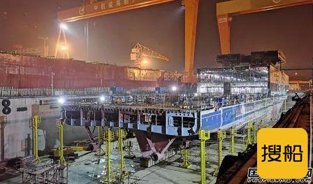 招商金陵威海船厂提前3天完工客滚船艉部分段吊装