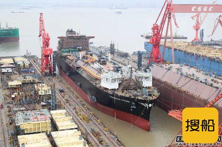 沪东中华首制大型LNG-FSRU如期出坞