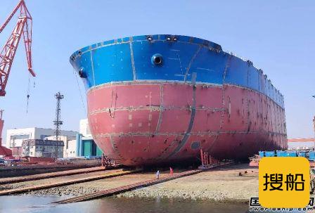 大船集团30万吨VLCC 88号船艏半段下水