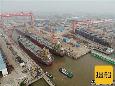 新韩通船舶重工三艘82000载重吨散货船同日出坞