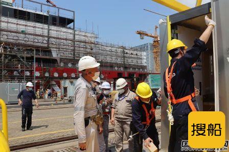厦船重工2800客邮轮型客滚船首批舱室单元进舱