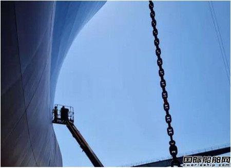 沪东中华YAMAL LNG3号船整饰一新顺利出坞