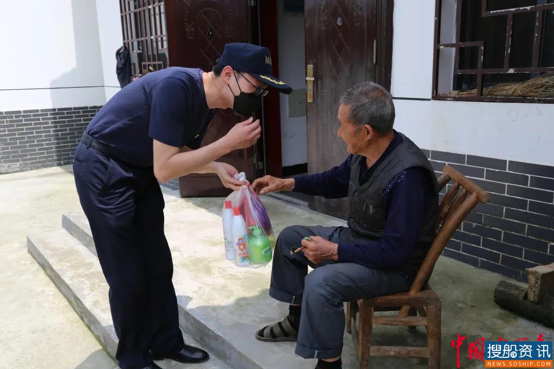 宜昌海事局到扶贫联系点开展爱心帮扶活动
