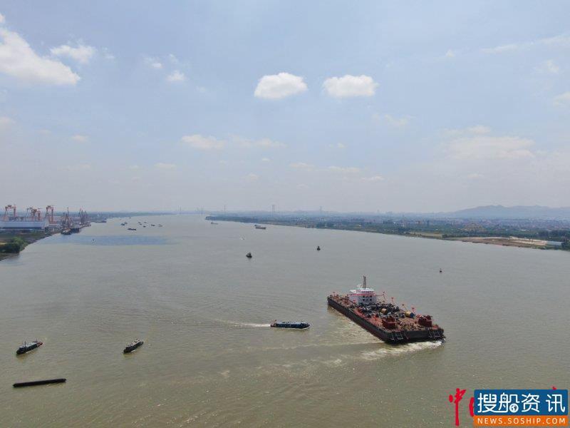 水空联动 扬州海事全力保障新造船下水安全