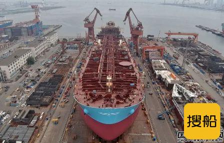 大船集团为马士基油轮建造第3艘11.5万吨成品油船下水