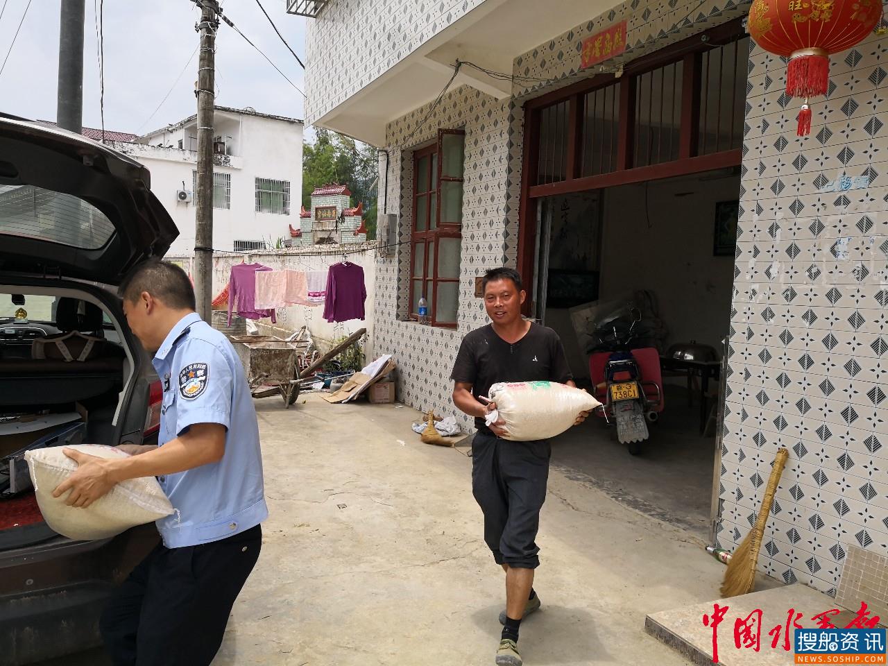 警服即战袍,战“疫”战贫两手抓 ——记长航公安局九江分局驻村第一书记邱宏亮