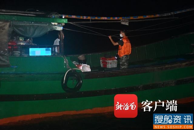 休渔期三亚海警局查扣两艘“三无”船舶 4人被抓