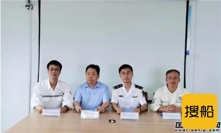 扬州金陵船厂11960吨不锈钢化学品船顺利进坞