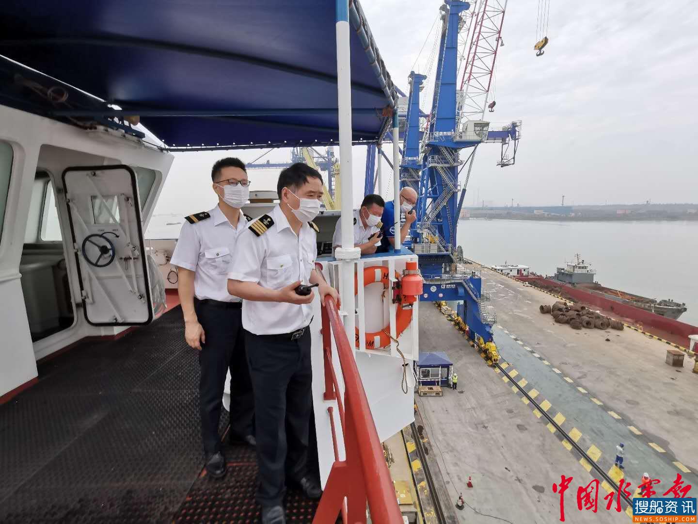 长江引航“穿针引线” 确保两船设备及时离港出口欧洲