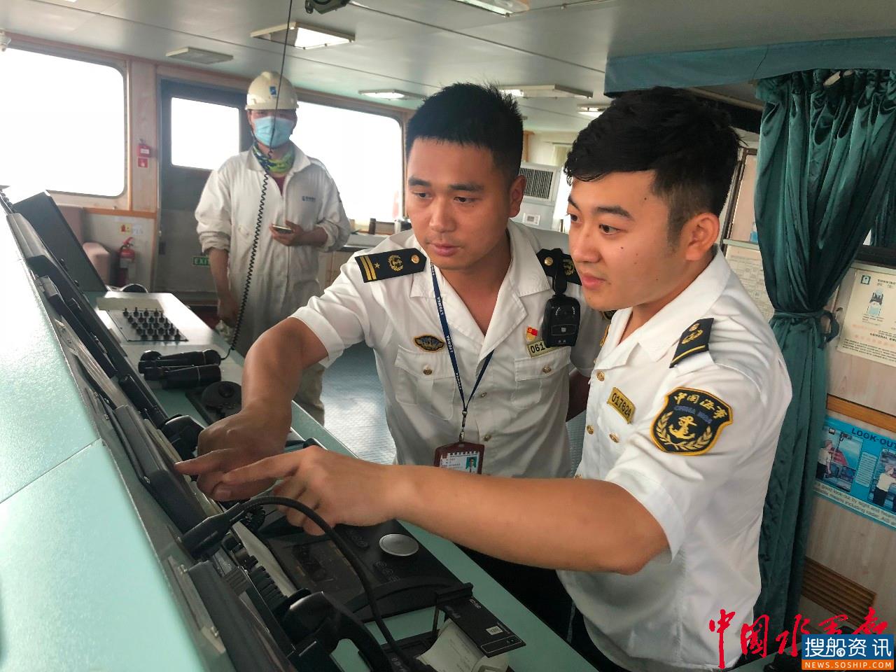 连云港海事局开展水上无线电联合执法行动