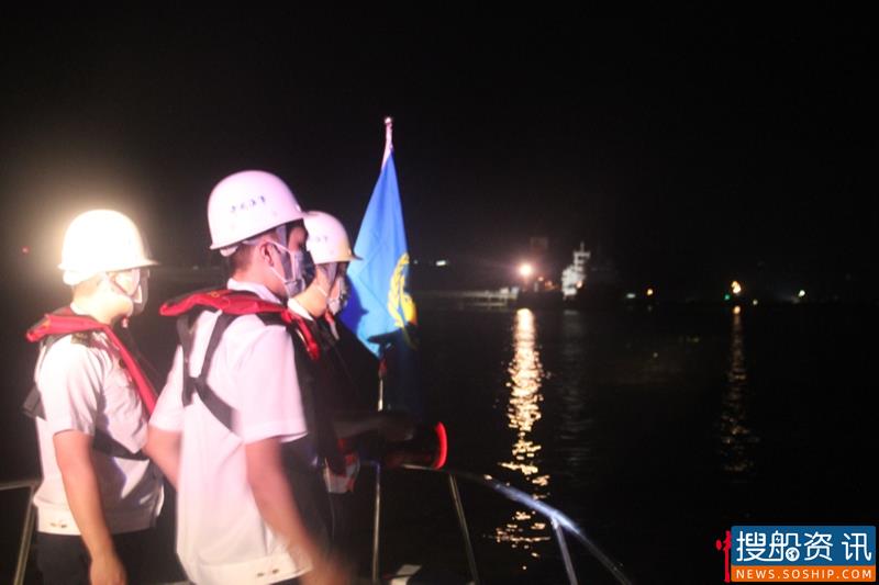 宁德海事深夜出击查处2艘违法装运砂石船舶
