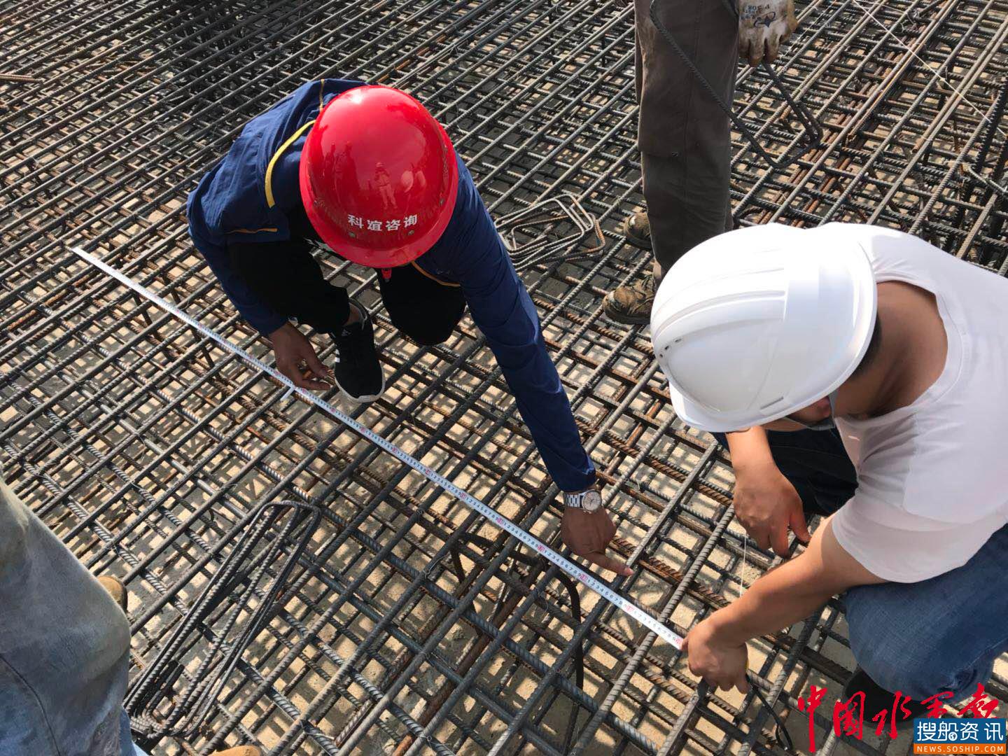 把关工程质量,清理漂浮垃圾 端午节期间邵伯航道站做好“两保一强”工作