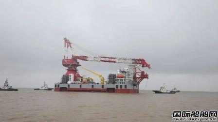 振华重工启东海洋公司两艘船同日下水