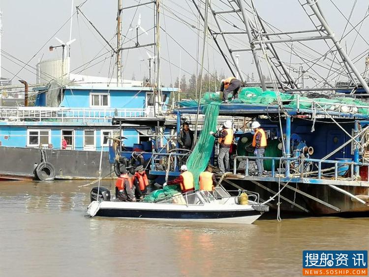 缴违规渔网、拆无证船厂、拉拦截索……长江入海口“三无”船舶得到切实整治