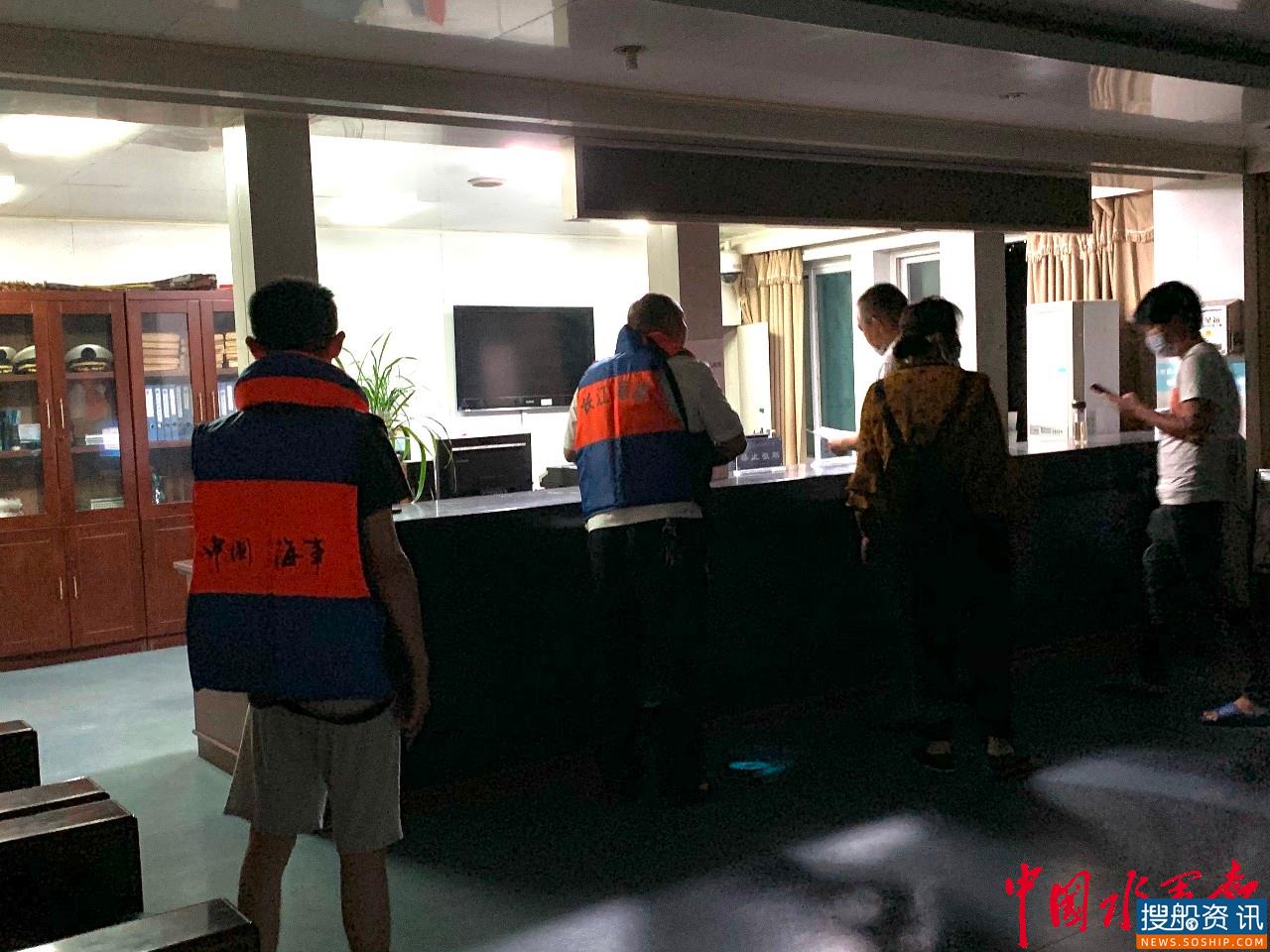 重庆忠县海事处深夜紧急救助生病船员