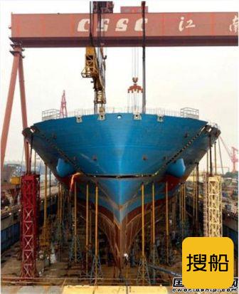 沪东中华一艘23000箱船主体成型主船体贯通
