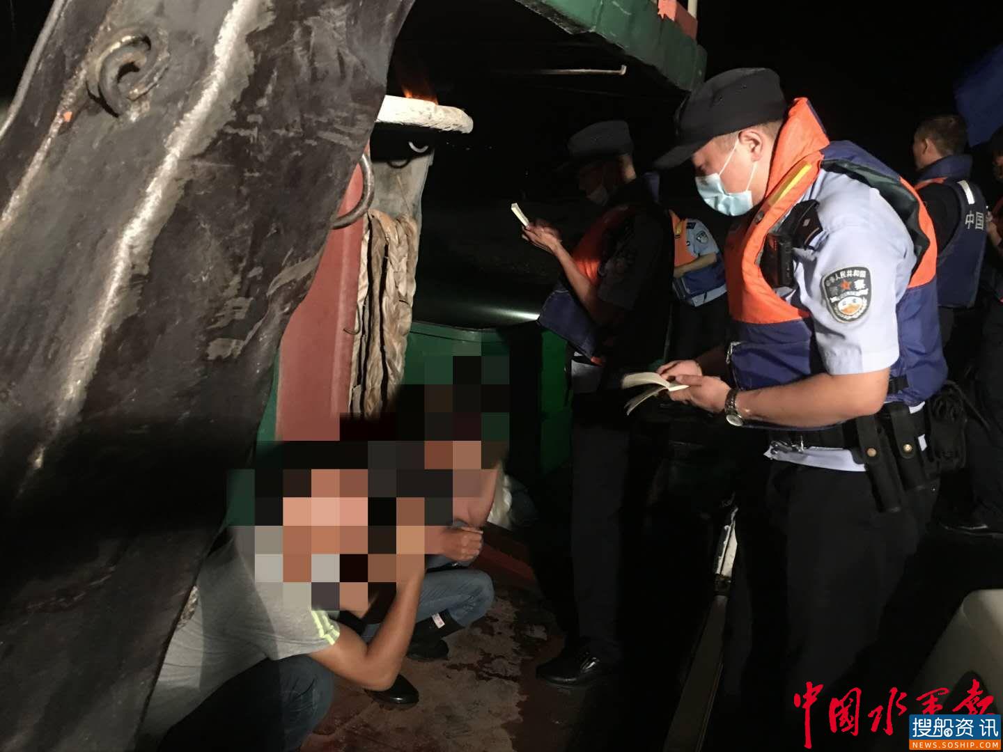 突击夜巡 严厉打击非法盗采江砂犯罪