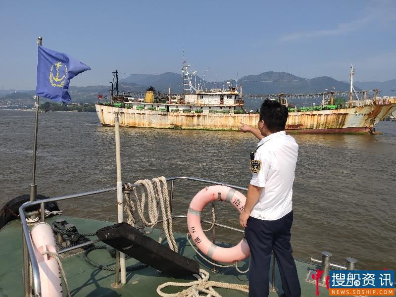 渔船触礁搁浅 福州海上搜救中心成功救助11名遇险船员