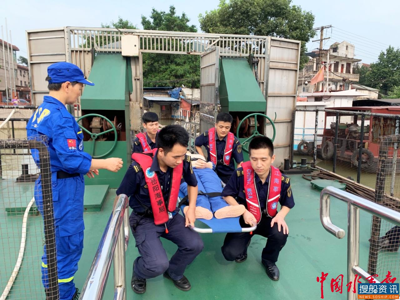 岳阳海事局组织开展青年防汛突击队应急演习