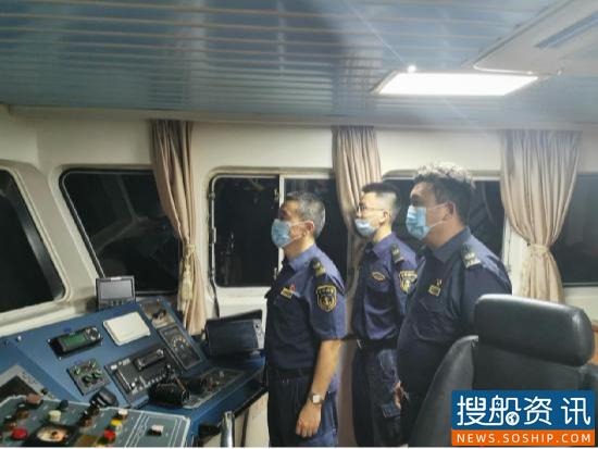 黄石港区海事处加强夜间安全巡航