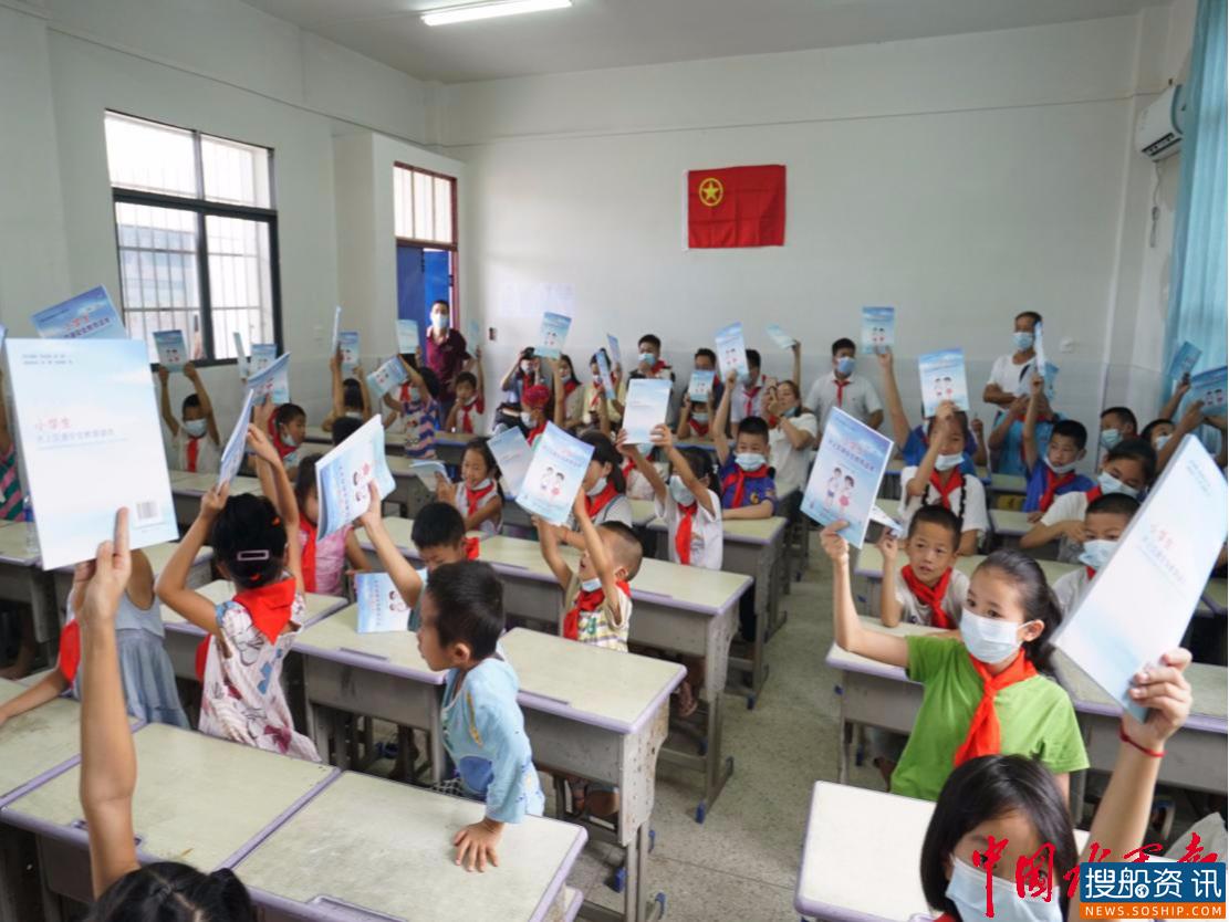 阳新县受灾群众安置点:黄石海事把水上安全知识课送来了