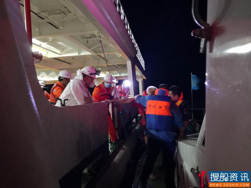 两货轮在台州海域发生碰撞致一船沉没   船上11人全部获救