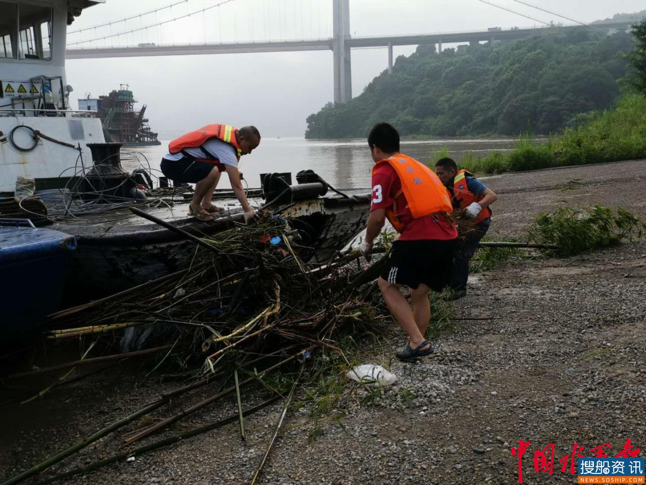 洪峰陡袭!长江重庆航道处全力抗洪保畅