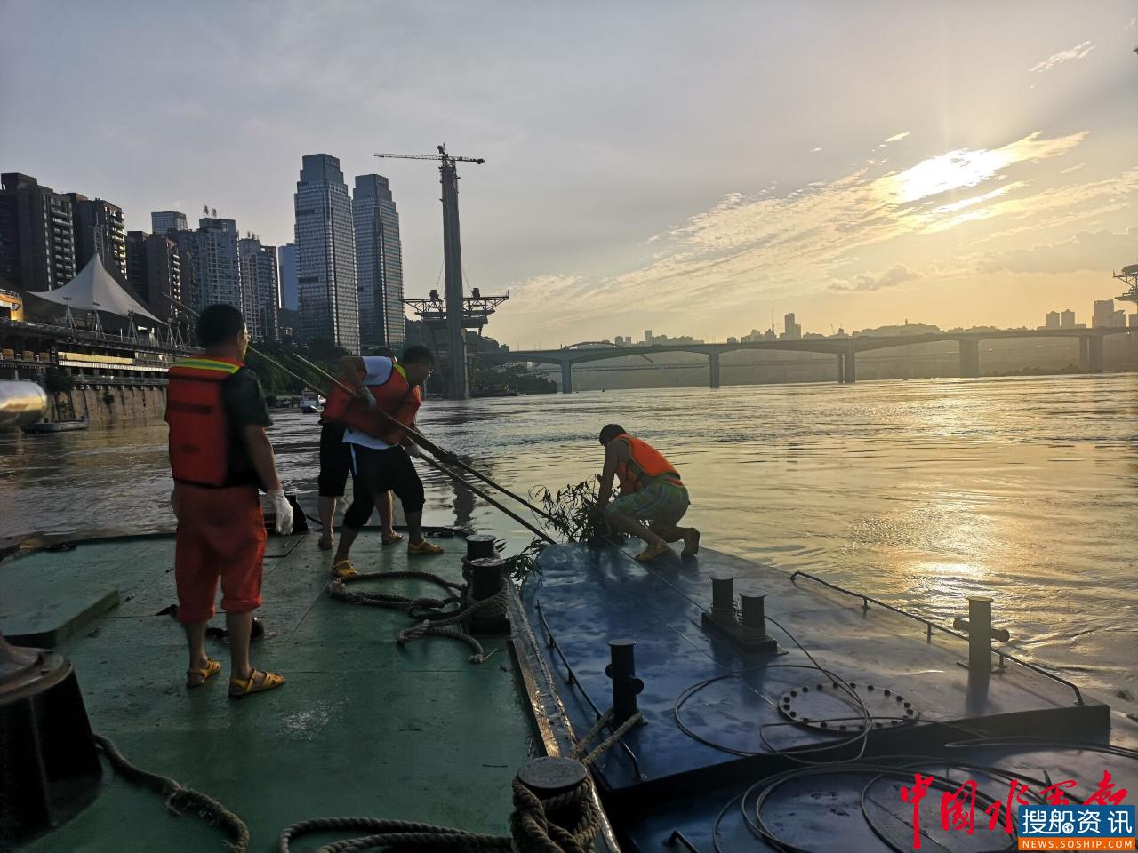 洪峰陡袭!长江重庆航道处全力抗洪保畅